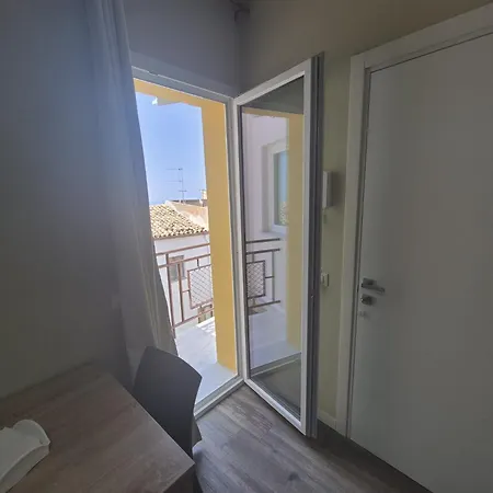 La Perla Di B & J