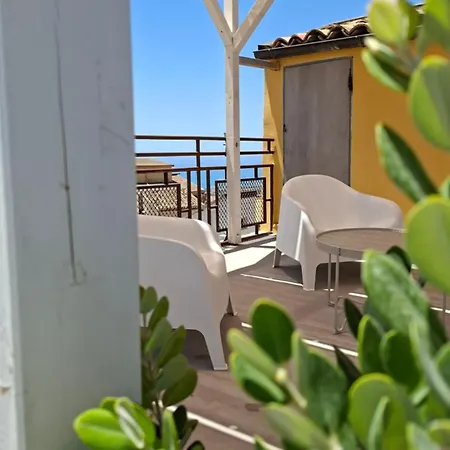 Lägenhet La Perla Di B & J *